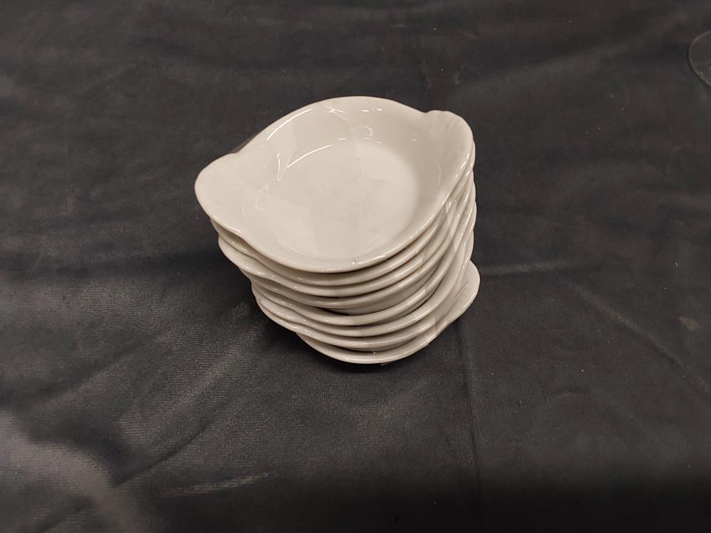 LOT DE 8 RAMEQUINS MINIATURES BLANCS POUR ENTREMETS