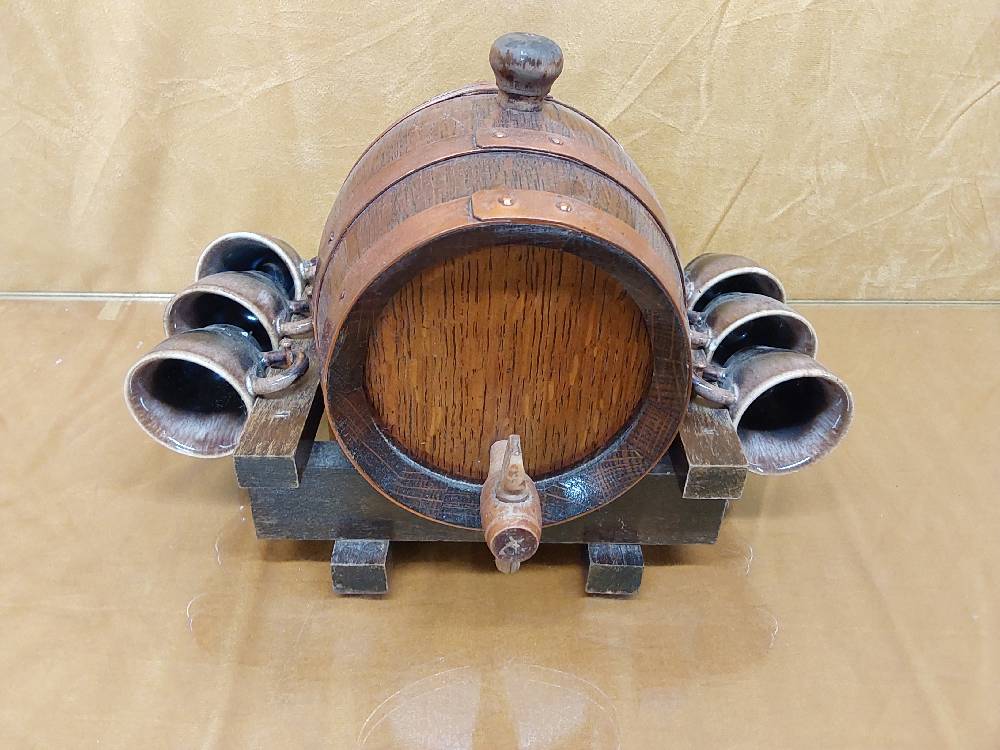 PETIT TONNEAU À LIQUEUR AVEC 6 TASSES