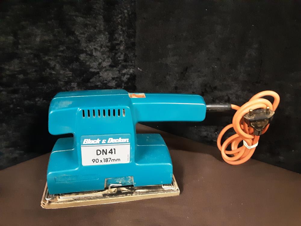 PONCEUSE VIBRANTE BLACK ET DECKER