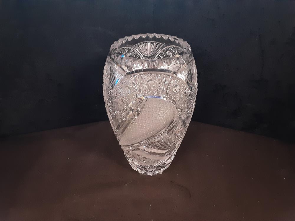 VASE EN CRISTAL CISELE TGM BOMBÉ