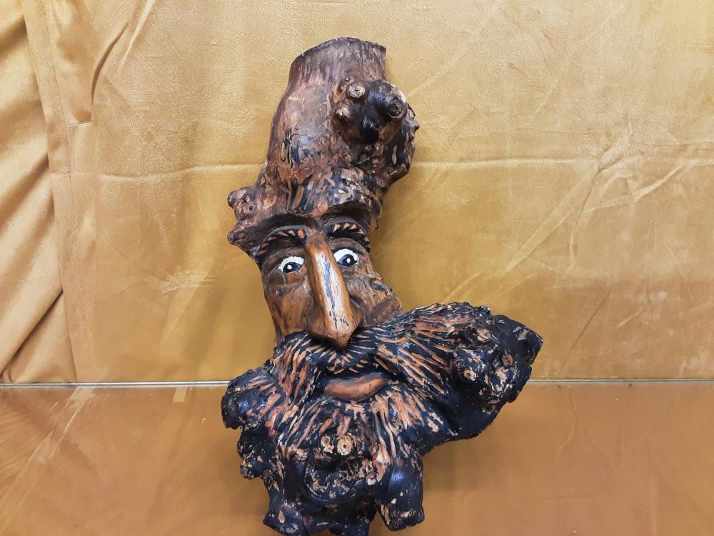 DÉCORATION EN BOIS VISAGE 