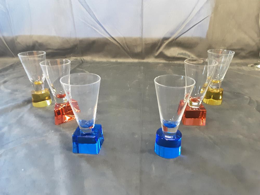 LOT DE 6 VERRES A SCHNAPS DIFFÉRENTES COULEURS 