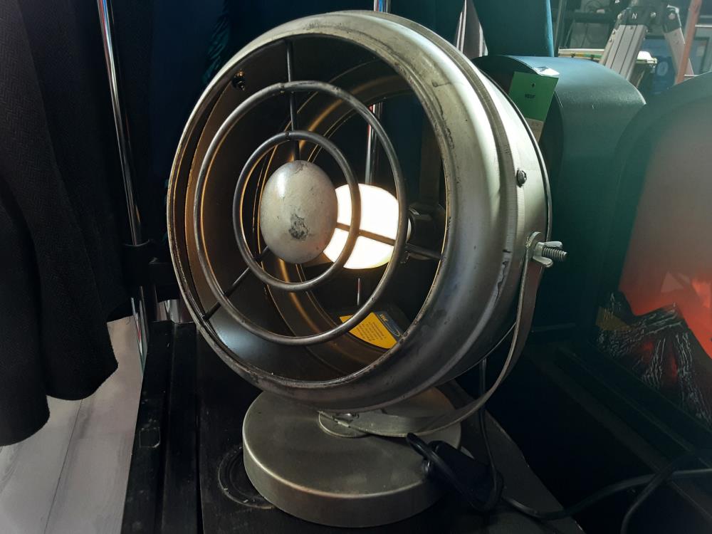 LAMPE A POSER STYLE INDSUTRIEL  COLORIS ARGENT ANCIEN VENDUE SANS AMPOULE (7661/29)