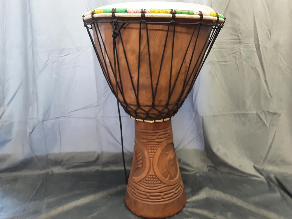 DJEMBE EN BOIS