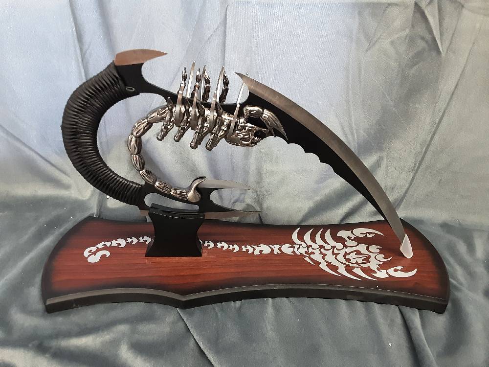 COUTEAU SCORPION AVEC SUPPORT 37.5CM (FM-621)