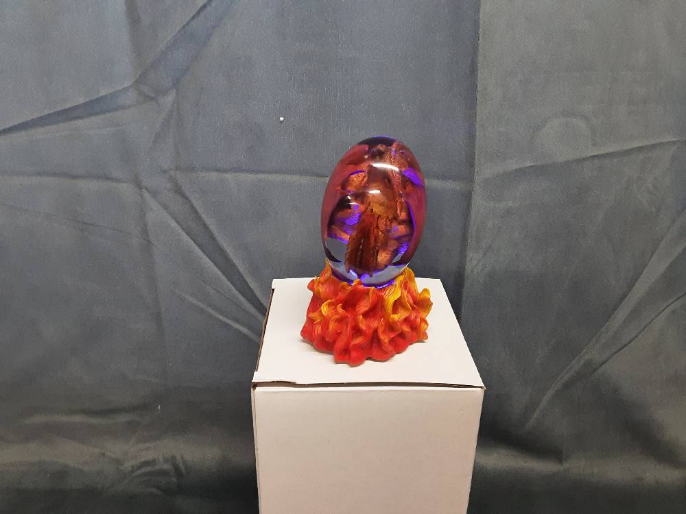 OEUF DRAGON ROUGE LUMINEUX SUR SUPPORT 8X11CM (ARE-01)