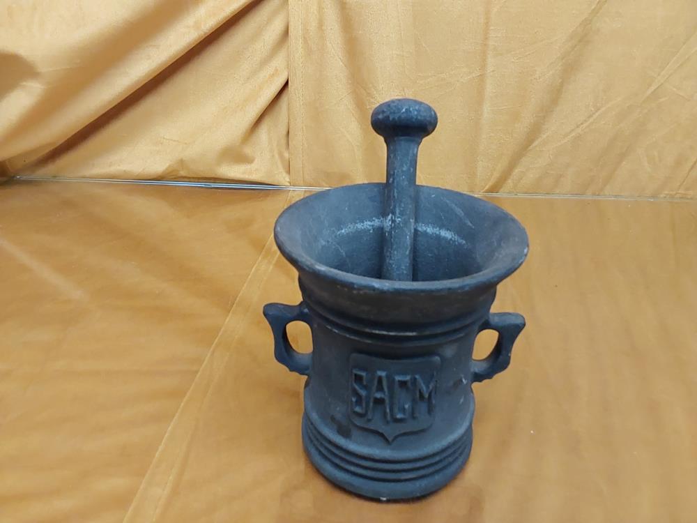 MORTIER ET PILON EN FONTE 