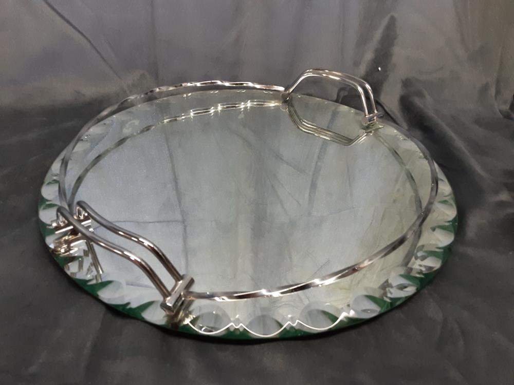 PLAT EN VERRE AVEC ANSES