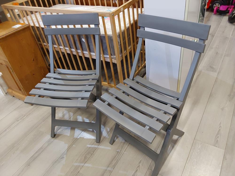 LOT 2 CHAISES DE JARDIN PVC GRIS