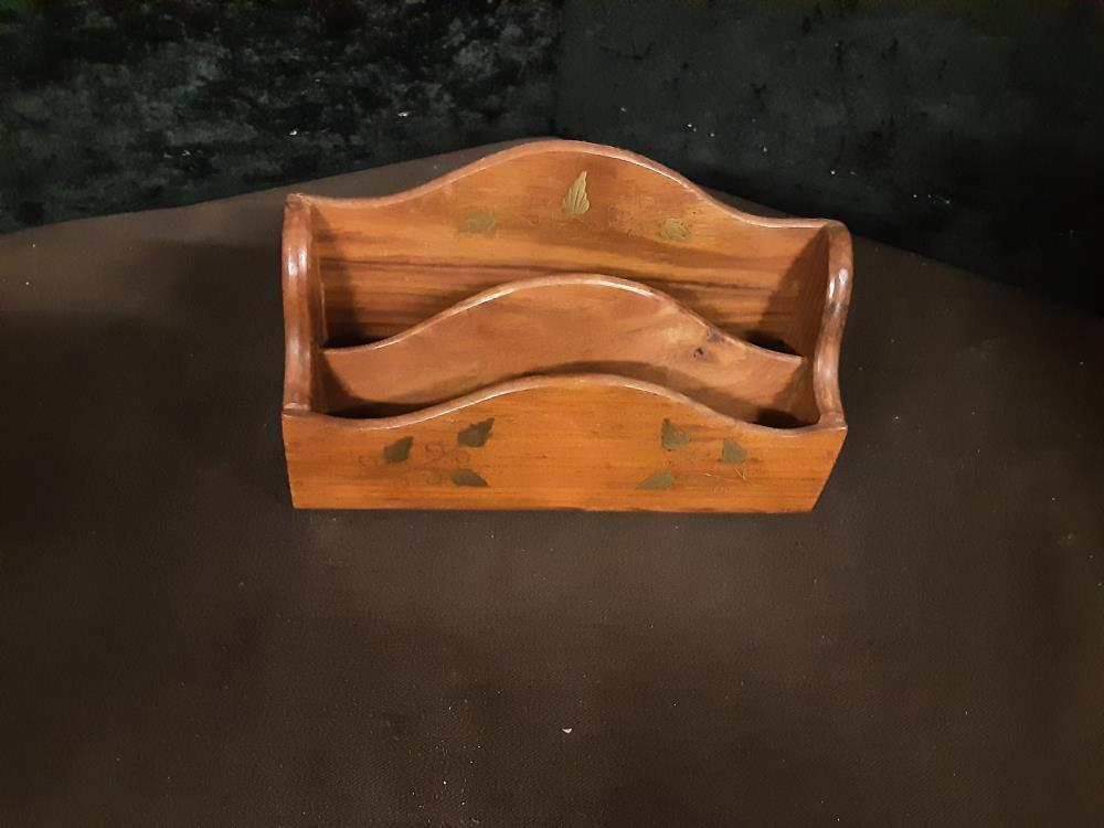 PORTE LETTRES EN BOIS