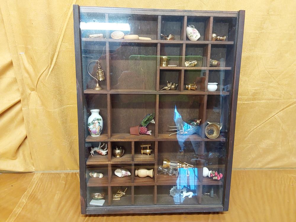 PRESENTOIR AVEC MINIATURE