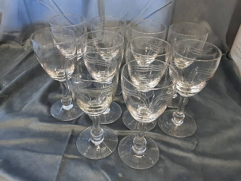 LOT DE 10 VERRES À EAU CISELÉS