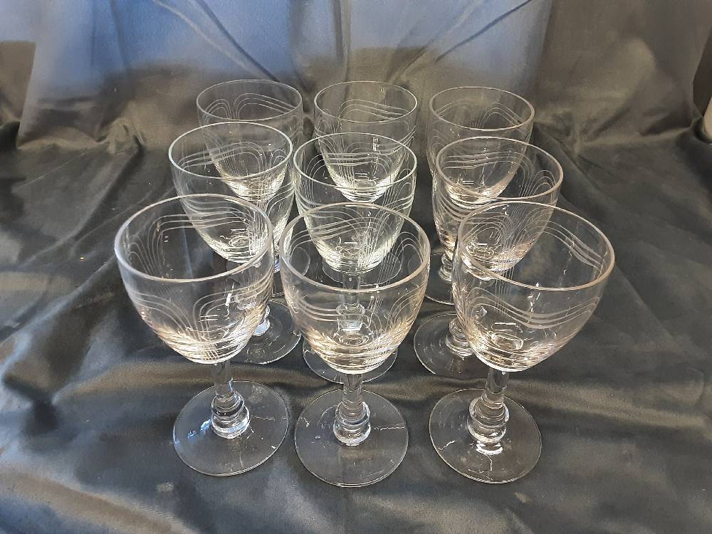 LOT DE 9 VERRES À VIN CISELÉS