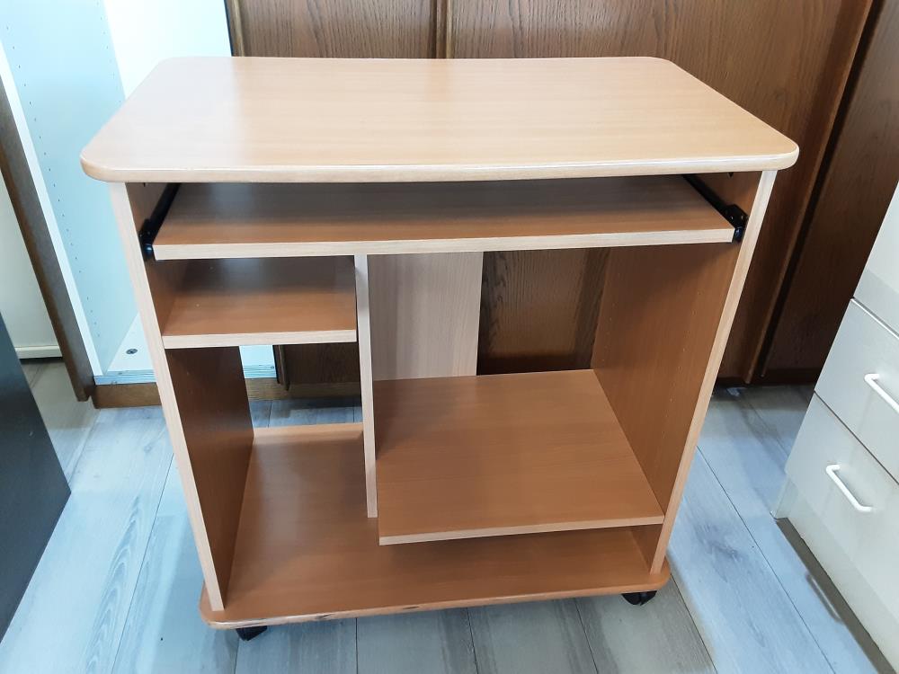 BUREAU POUR ORDINATEUR SUR ROULETTE