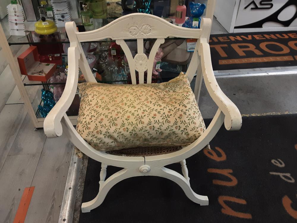 FAUTEUIL DAGOBERT BLANC CANNAGE À RESTAURER