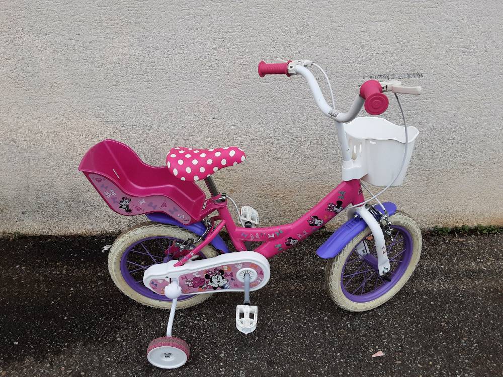 VELO ENFANT MINNIE AVEC PETITES ROUES