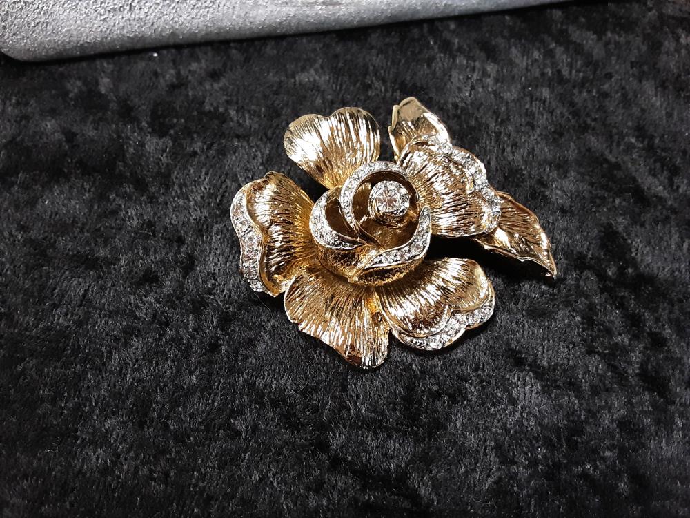 BROCHE FLEUR ET STRASS