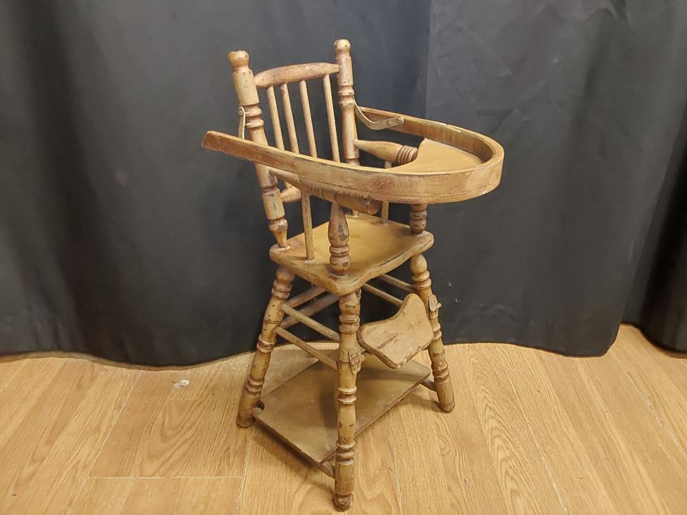 CHAISE HAUTE DE POUPEE EN BOIS