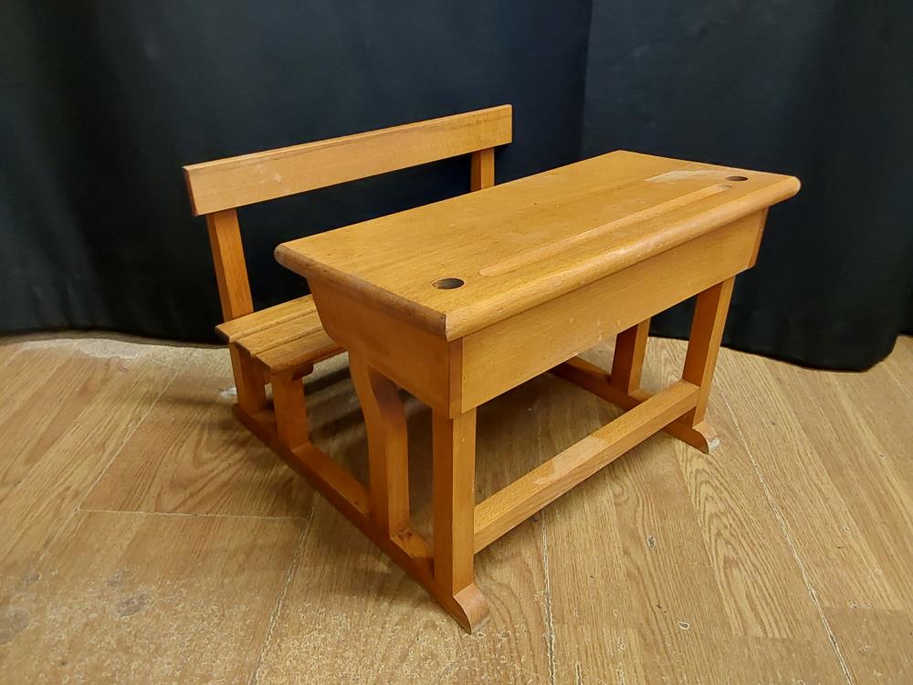 BANC D'ECOLIER EN BOIS POUR POUPEE 