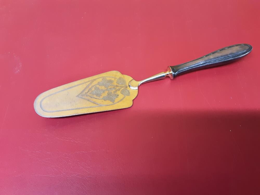 PELLE A TARTES VERMEILLES