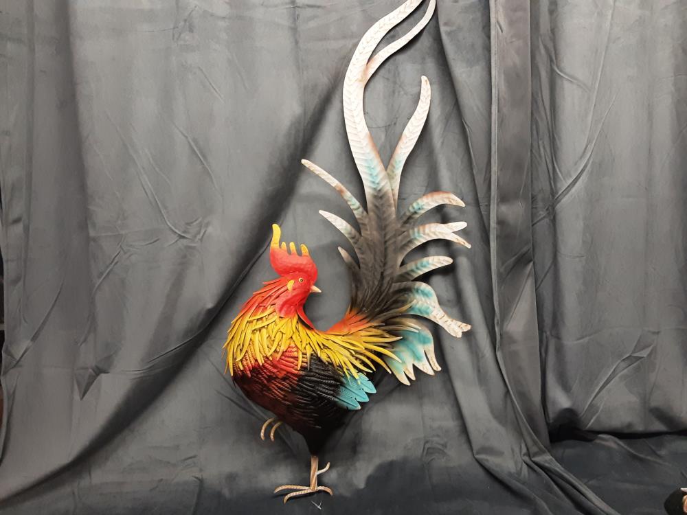 COQ EN MÉTAL COLORÉ H.103CM A ACCROCHER (XZ-83)