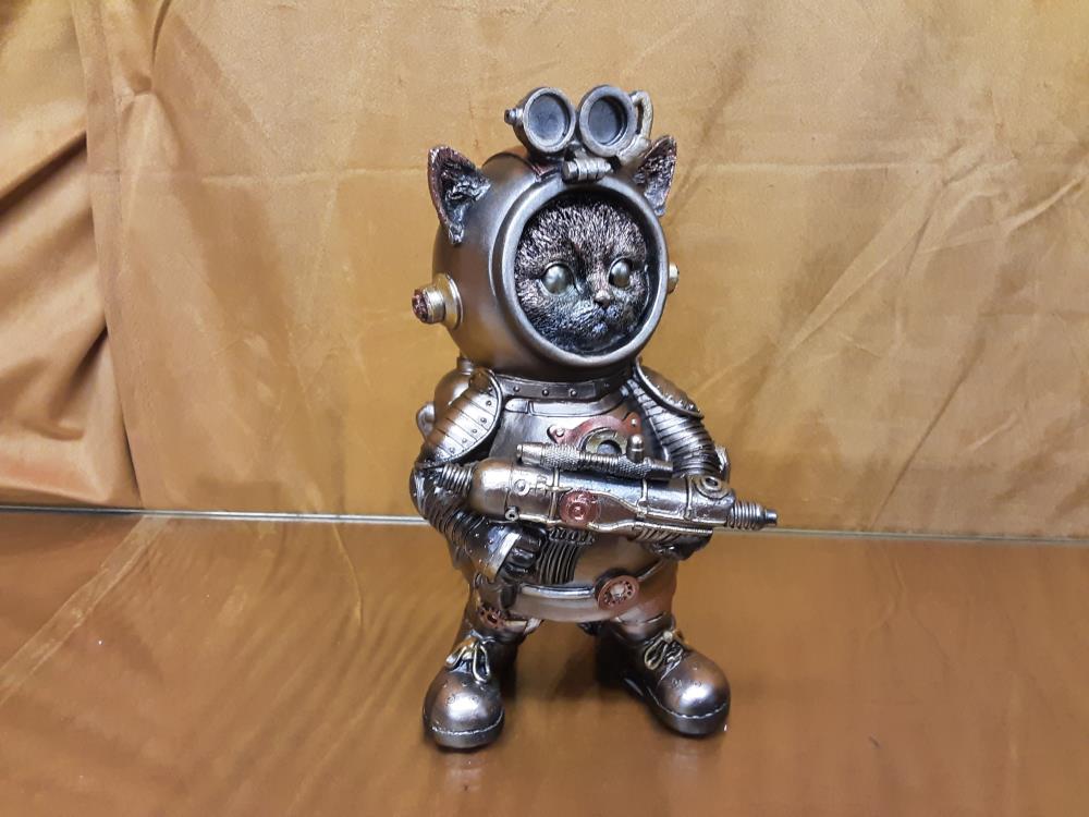 CHAT ASTRONAUTE H.22.9CM (SP-73)