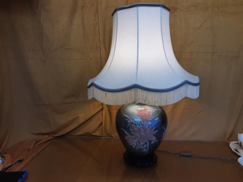LAMPE DE SALON DRIMMER BLEU A FLEURS ROSE 65CM DE HAUT