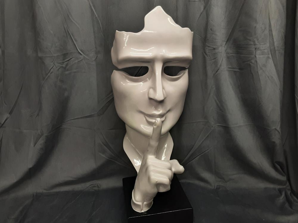 VISAGE "CHUT EN RÉSINE BLANC SOCLE NOIR H.62.5CM (HL-274)