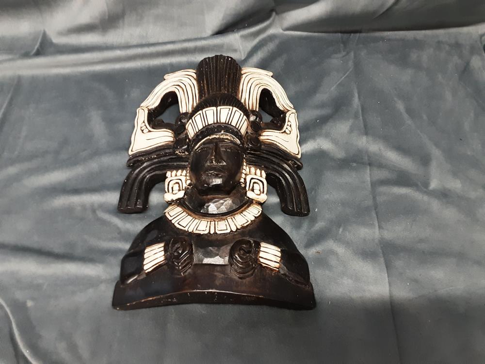 STATUETTE DECORATION MAYA EN PIERRE BICOLORE