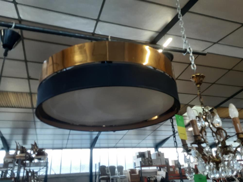 LUSTRE 3 FEUX ROND NOIR ET DORE