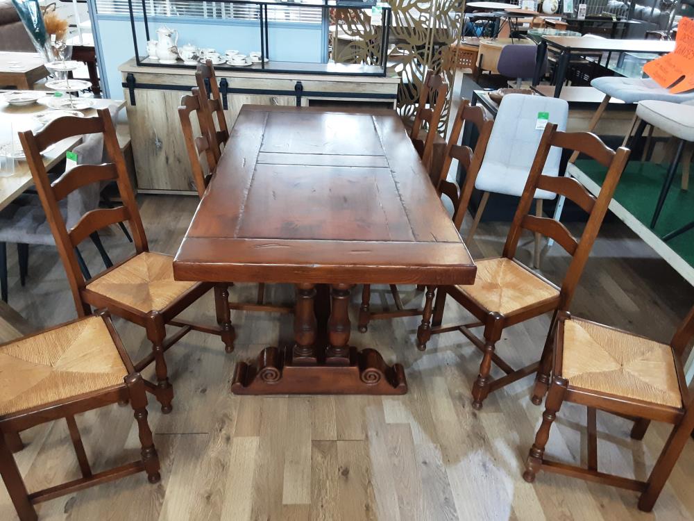 LOT DE 8 CHAISES PAILLEES A RESTAURER