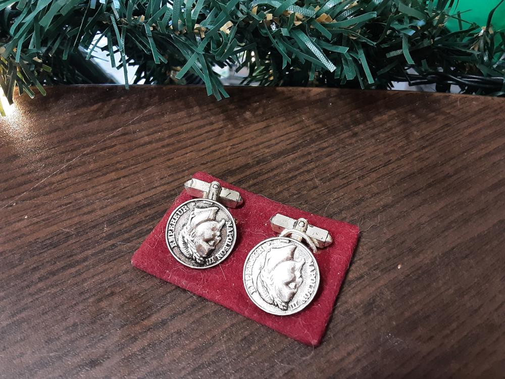 BOUTON DE MANCHETTES PIECES 