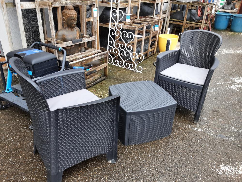 LOT 2 FAUTEUILS+ TABLE BASSE DE JARDIN PVC + COUSSINS