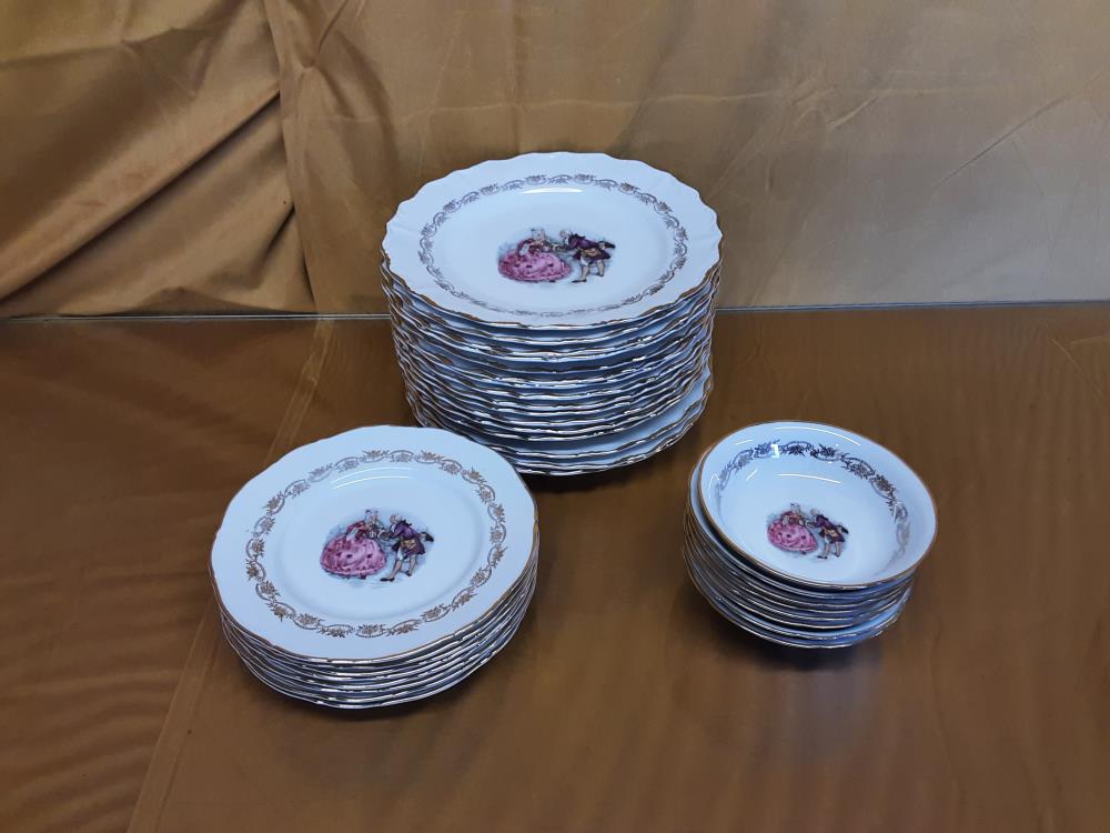 LOT DE 16 ASSIETTES GM  + 8 DESSERTS + 8 COUPELLES COMPOTES LIMOGES DECOR MARQUISE