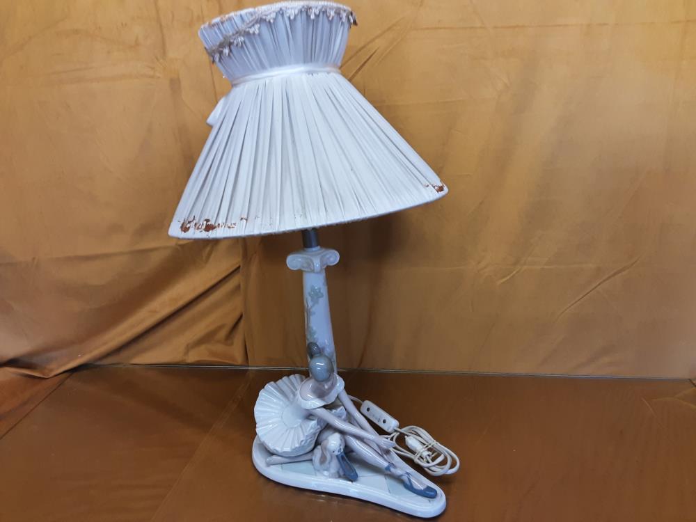 LAMPE FIGURINE DANSEUSE EN PORCELAINE REQUENA