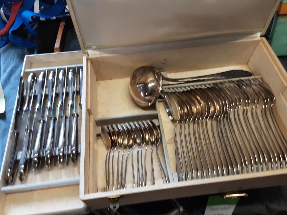 MENAGERE DEETJEN M.A DANS COFFRET 50 PIÈCES