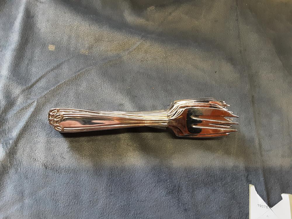 LOT DE 12 FOURCHETTES INOX A DESSERTS