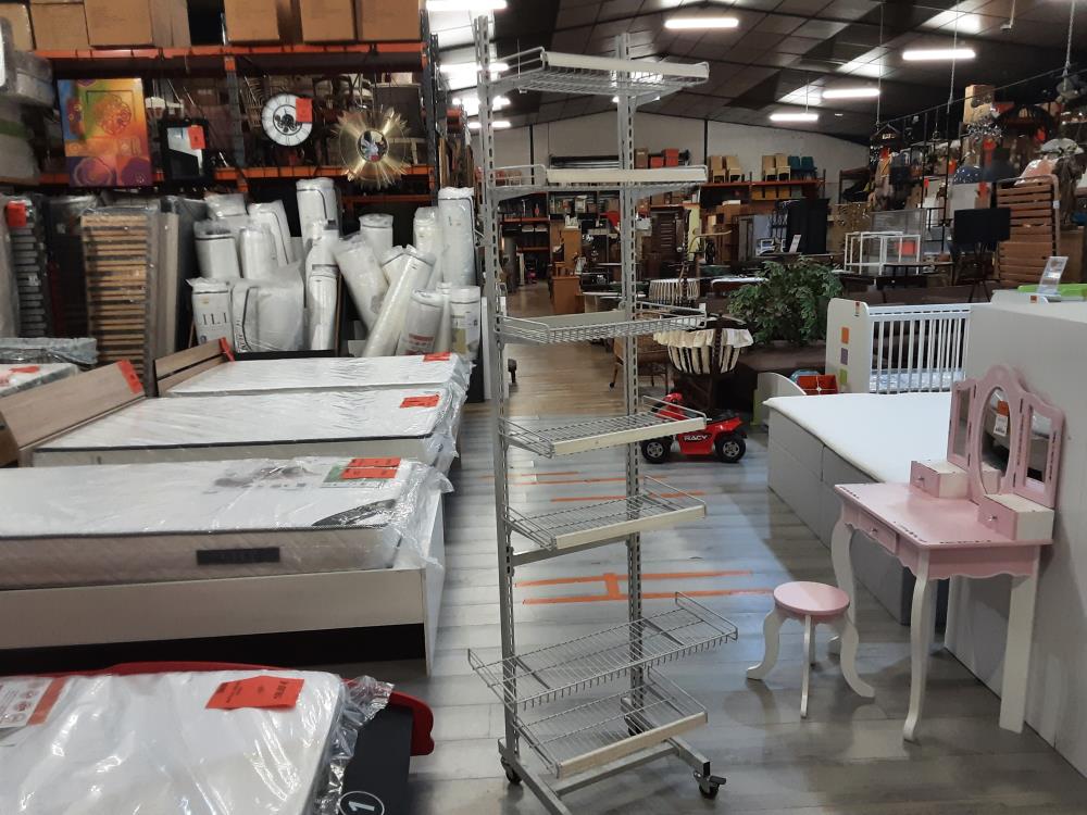 ETAGERE PRESENTOIRE METAL BLANC SUR ROULETTES