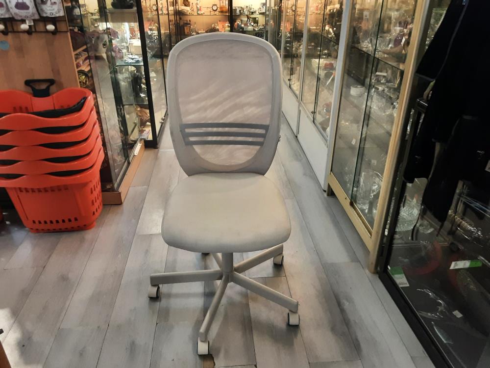 FAUTEUIL DE BUREAU CREME REGLABLE EN HAUTEUR ET DOSSIER