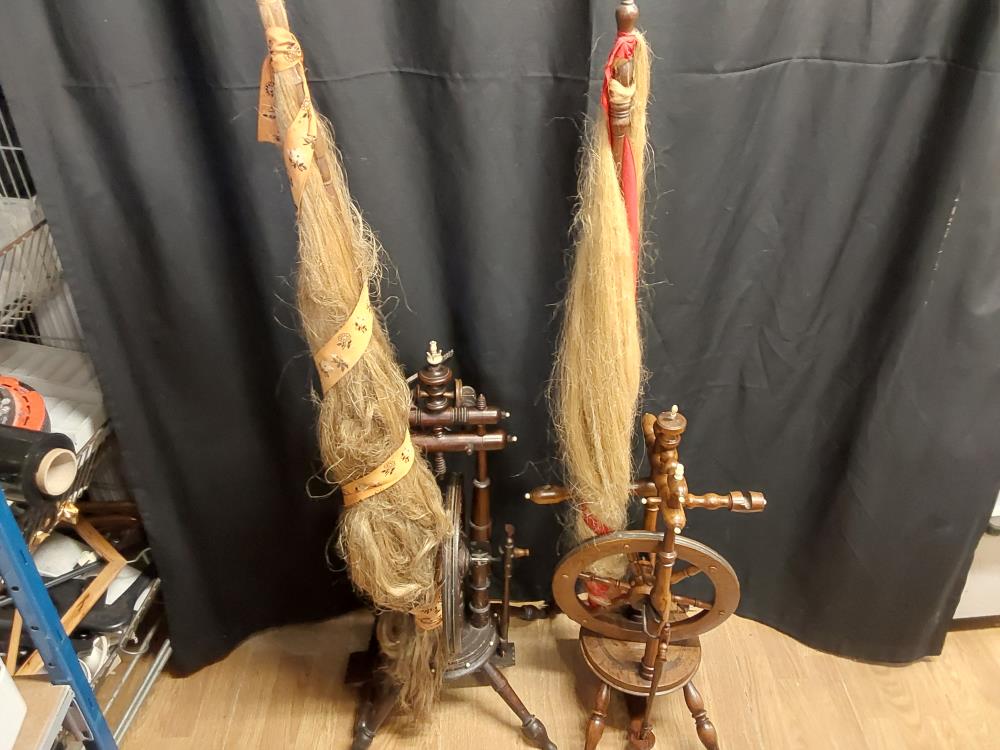 ROUET EN BOIS ANCIEN 