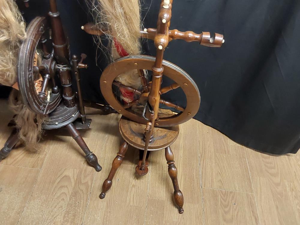 ROUET EN BOIS ANCIEN 