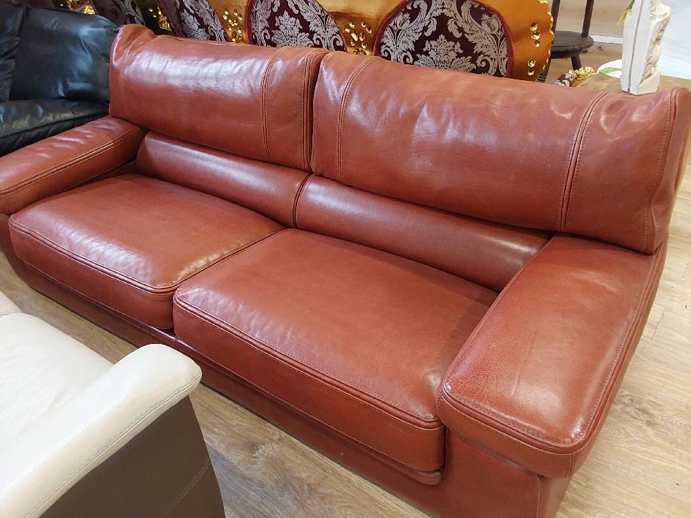 CANAPÉ EN CUIR BRUN