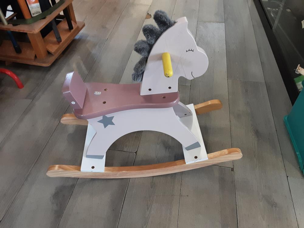 CHEVAL A BASCULE EN BOIS 