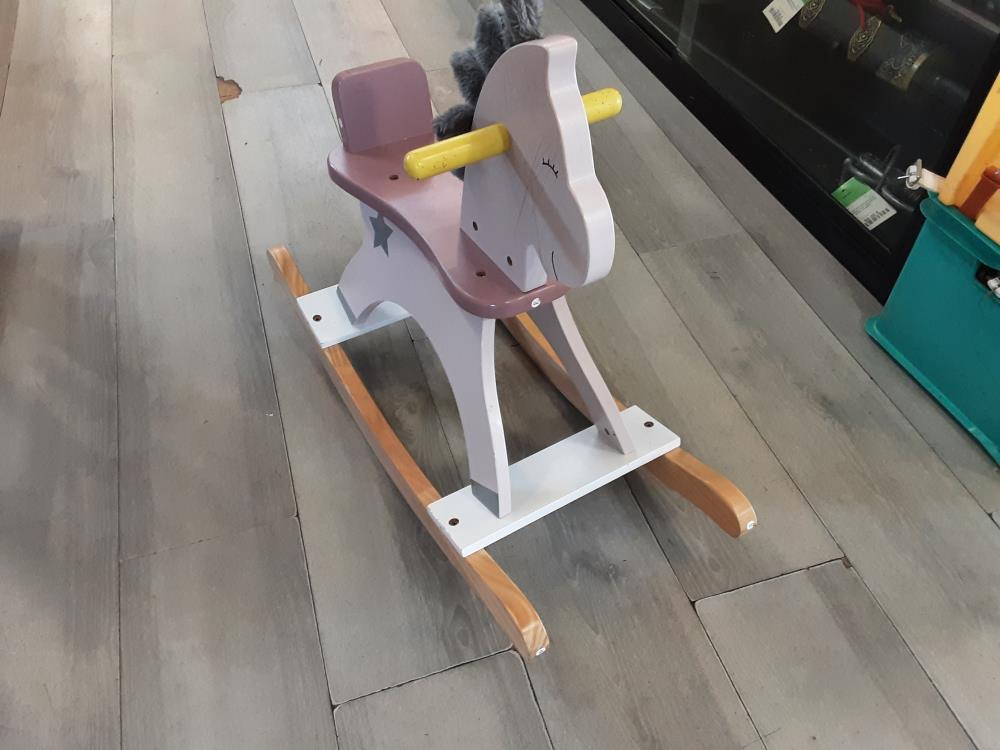 CHEVAL A BASCULE EN BOIS 