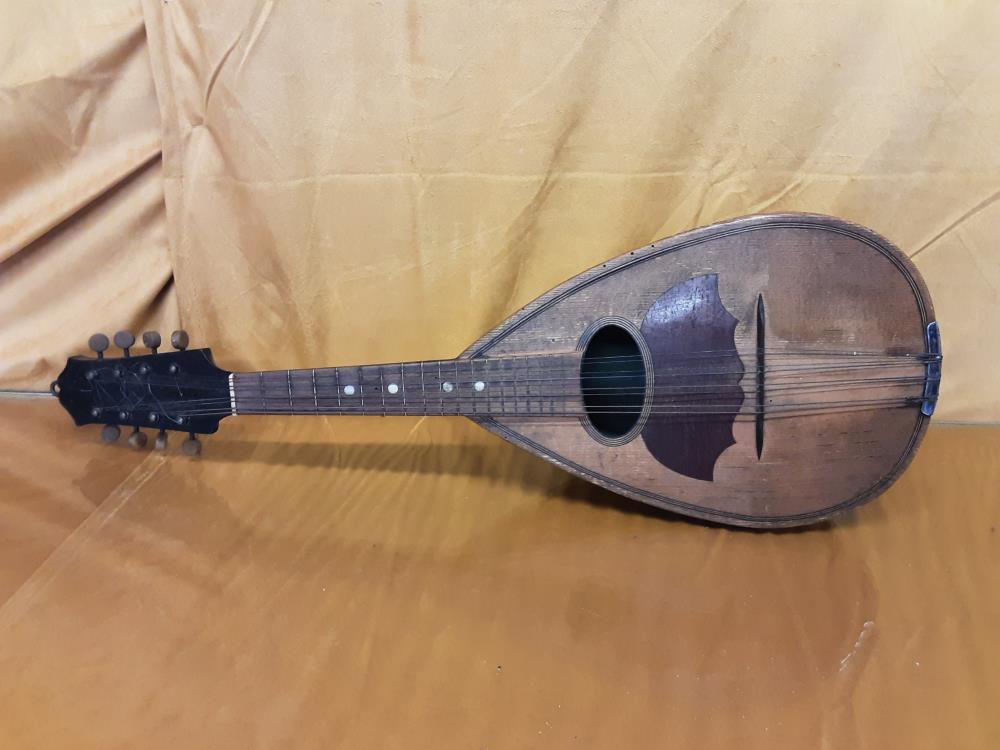 MANDOLINE DE DECORATION 