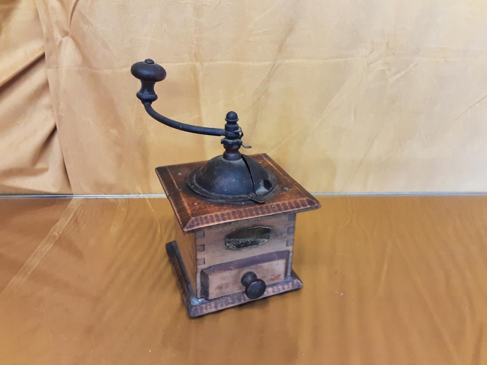 MOULIN A CAFE MANUEL EN BOIS ET METAL 