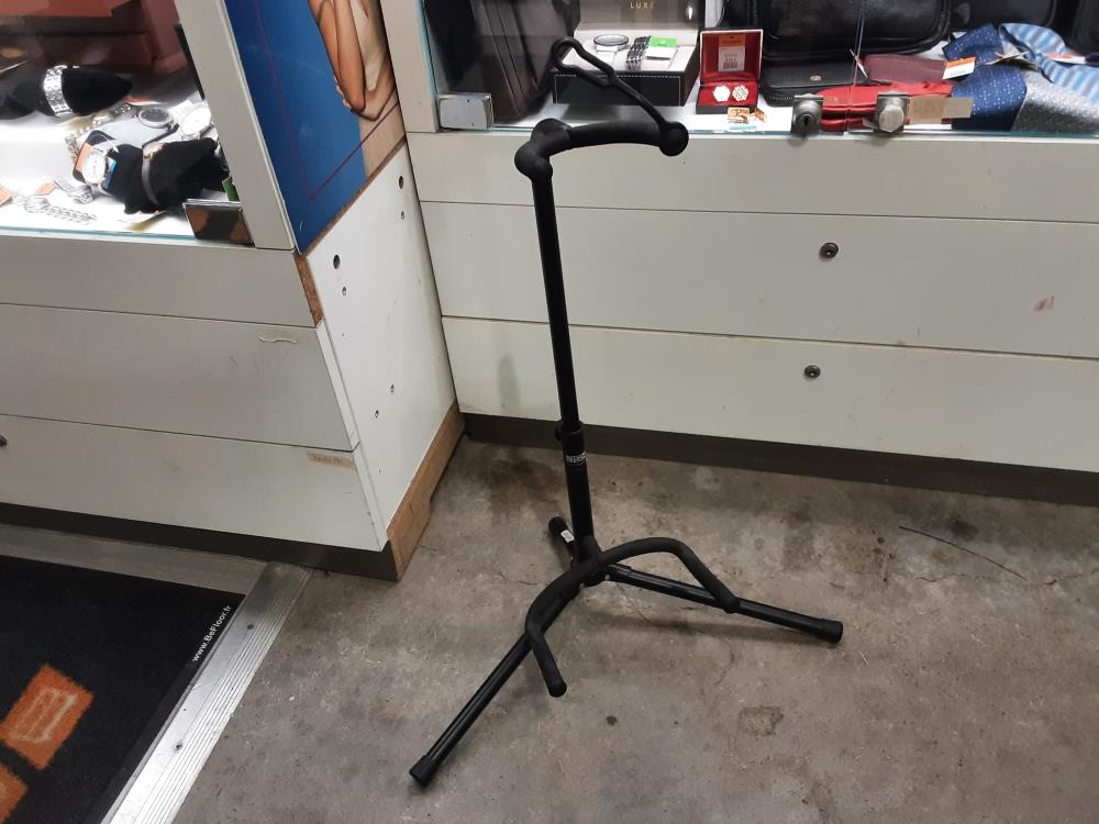 SUPPORT 1 GUITARE METAL 