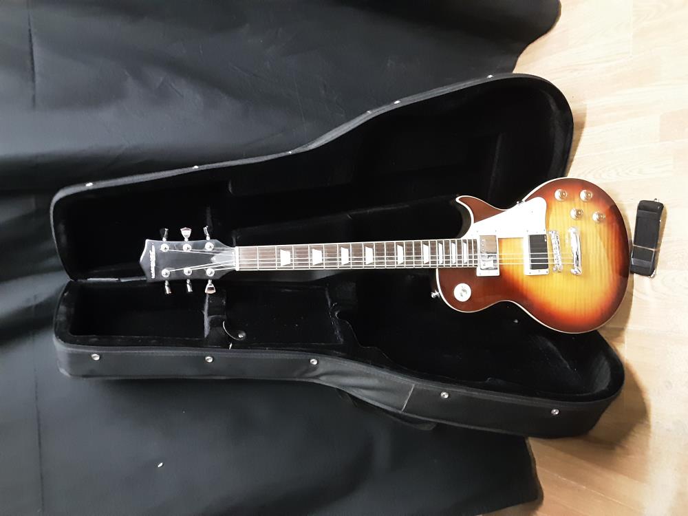 GUITARE ELECTRIQUE VINATGE WARRIORS AVEC HOUSSE RIGIDE