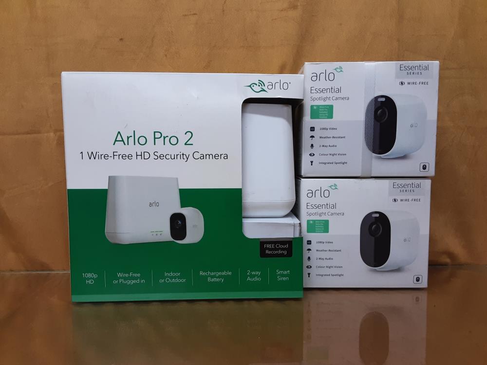 LOT DE 2 CAMERAS SANS FIL ARLO ESSENTIAL + 1 ARLO PRO 2