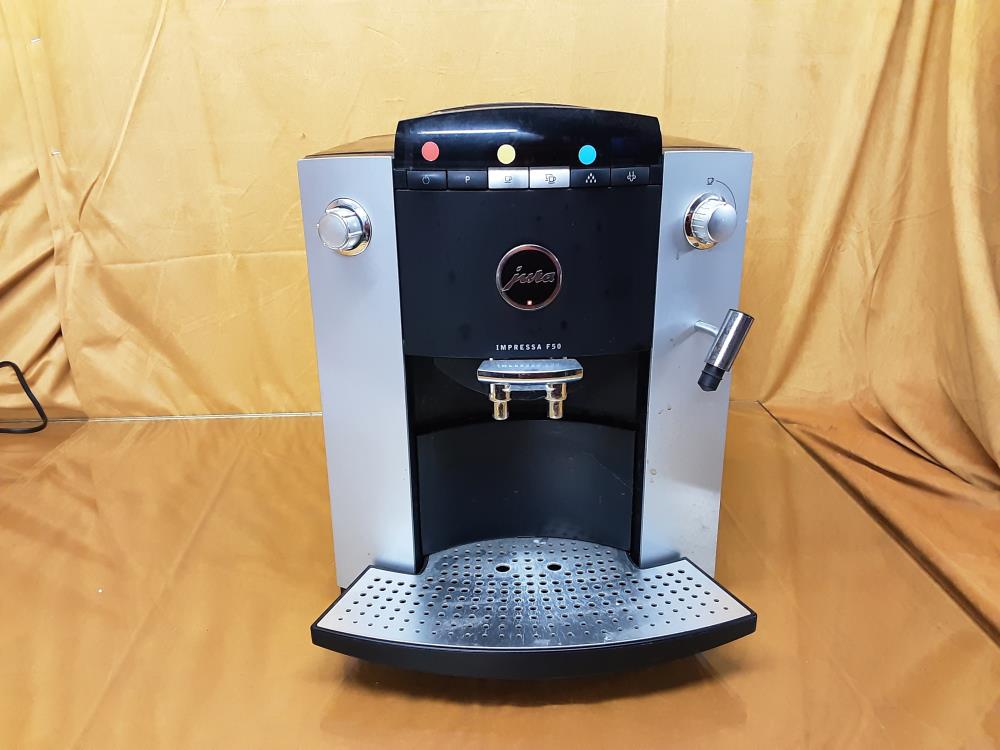 CAFETIÈRE JURA IMPRESSA F50 NOIRE ET GRISE 
